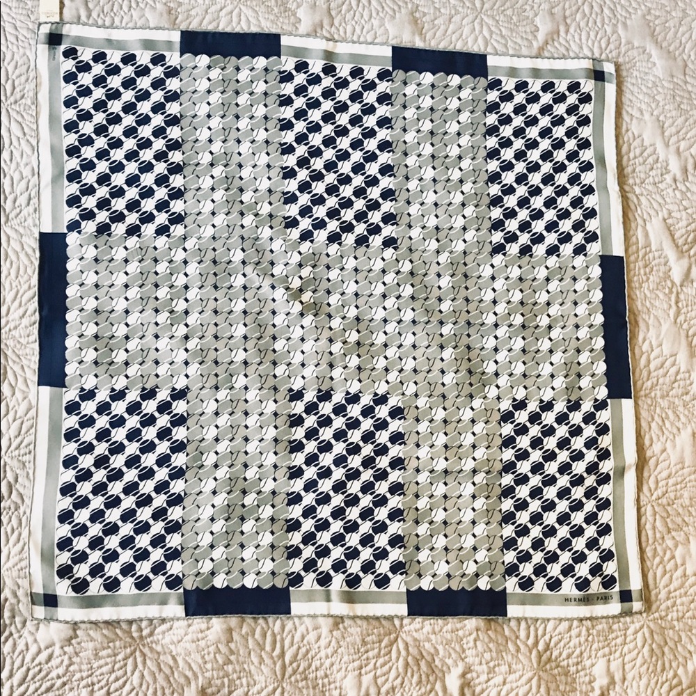 Hermes Silk Scarf 26” x 26” 100% Silk - Picture 3 of 6